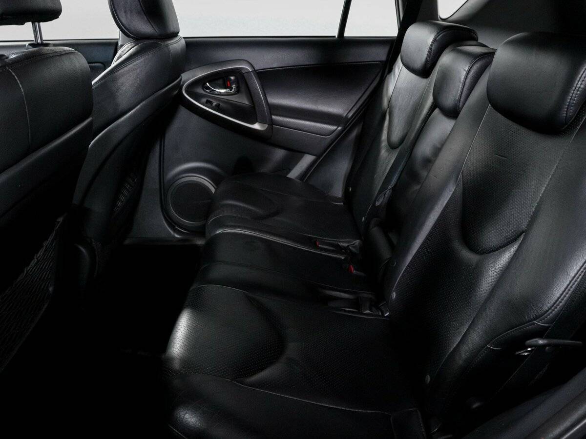 Toyota RAV4 с пробегом — 2010 год. Фото: #9