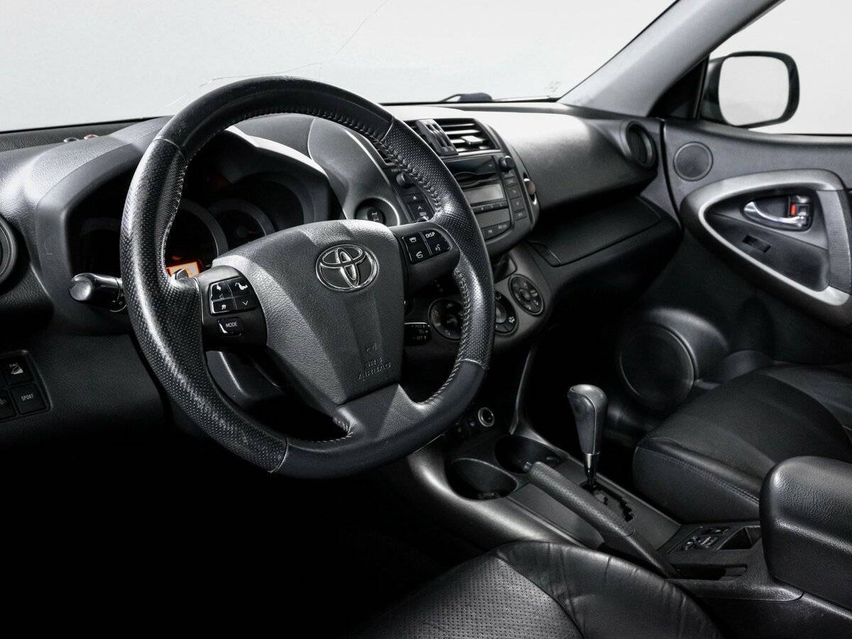 Toyota RAV4 с пробегом — 2010 год. Фото: #13