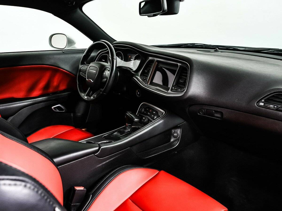 Dodge Challenger с пробегом — 2022 год. Фото: #7