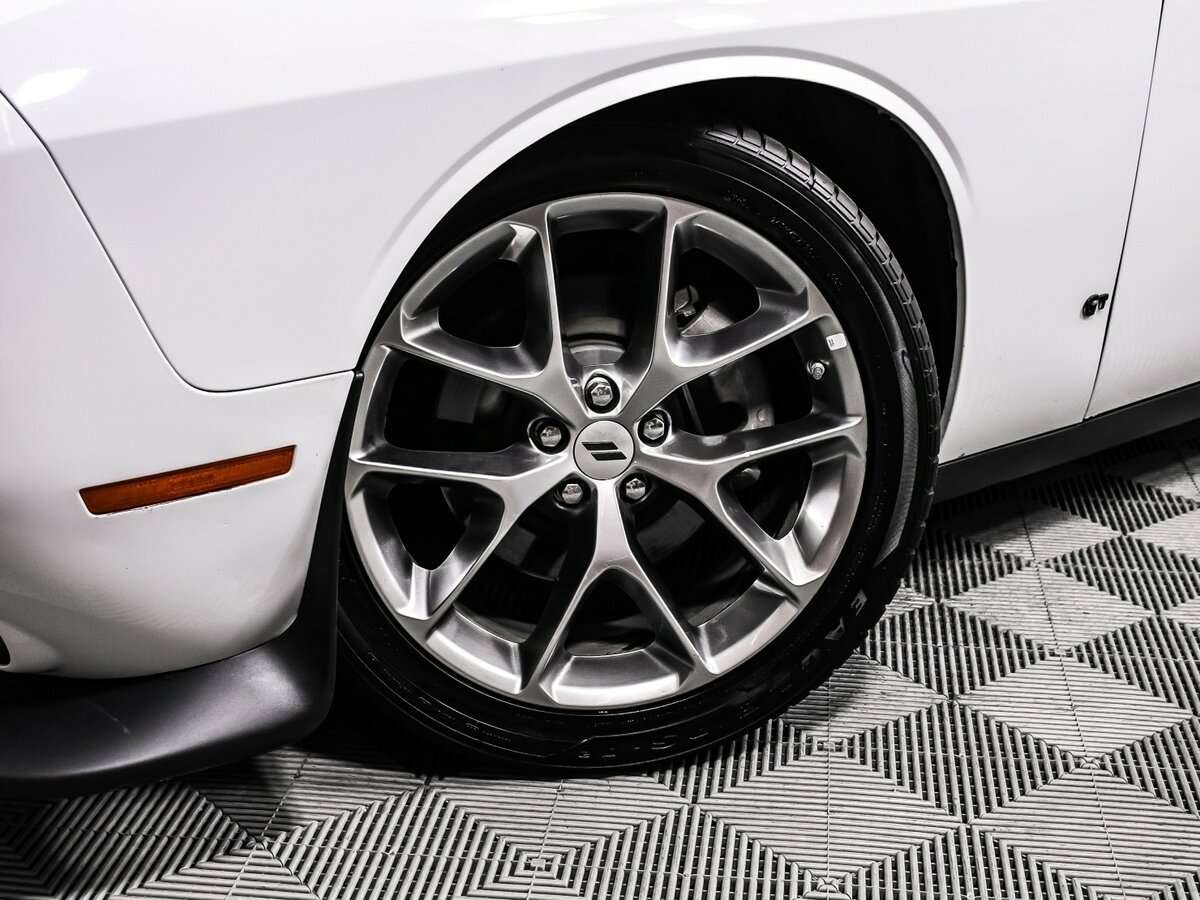 Dodge Challenger с пробегом — 2022 год. Фото: #12