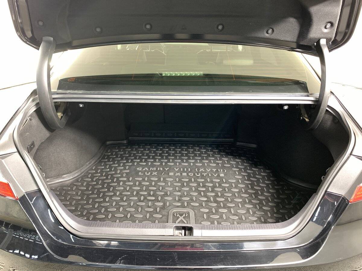 Toyota Camry с пробегом — 2018 год. Фото: #18