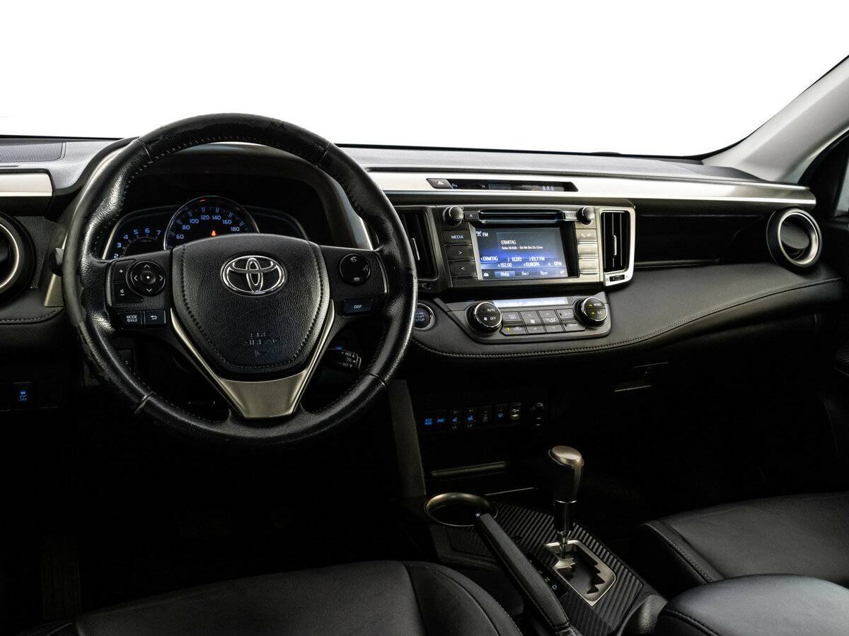 Toyota RAV4 с пробегом — 2015 год. Фото: #10