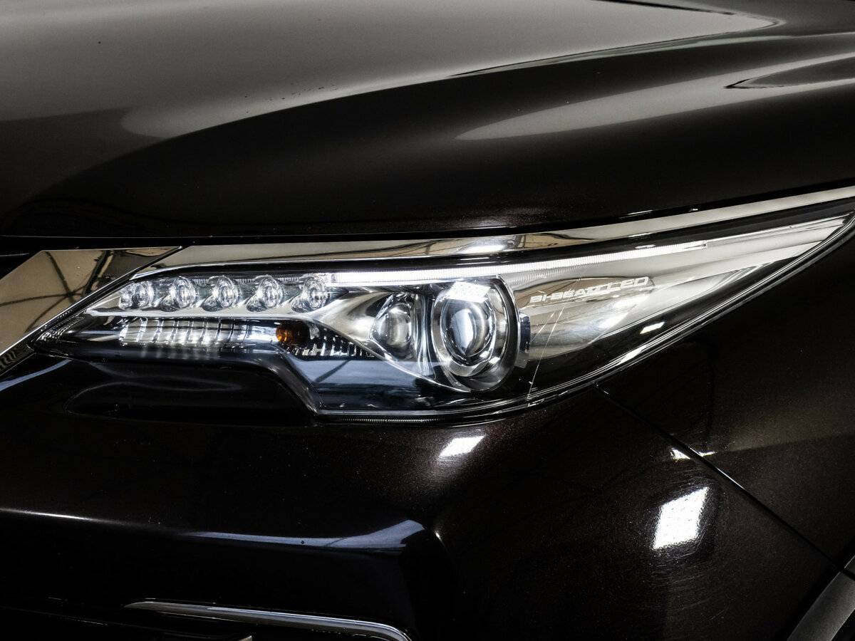 Toyota Fortuner с пробегом — 2018 год. Фото: #1