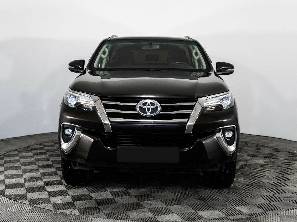 Toyota Fortuner с пробегом — 2018 год. Фото: #2