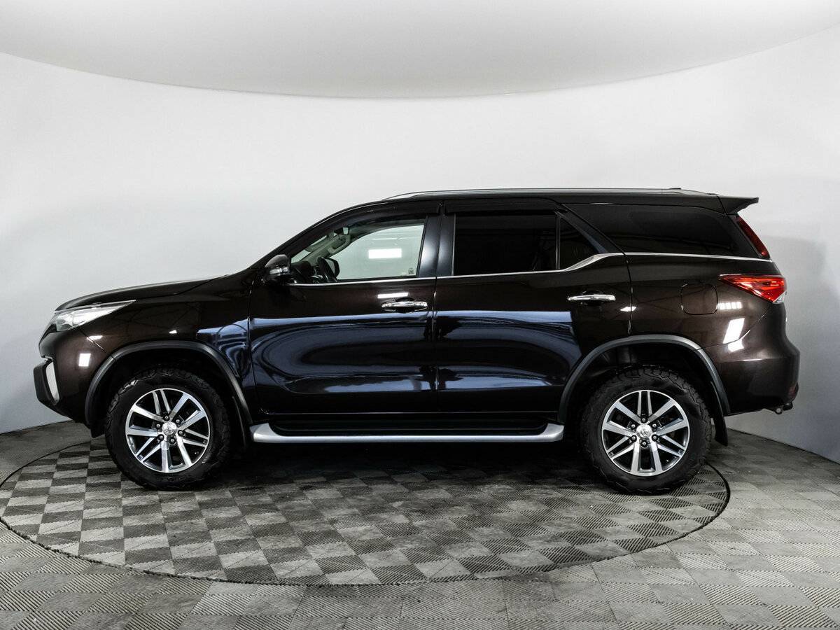 Toyota Fortuner с пробегом — 2018 год. Фото: #8