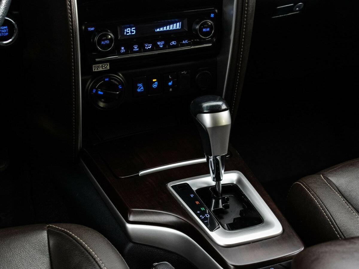 Toyota Fortuner с пробегом — 2018 год. Фото: #15