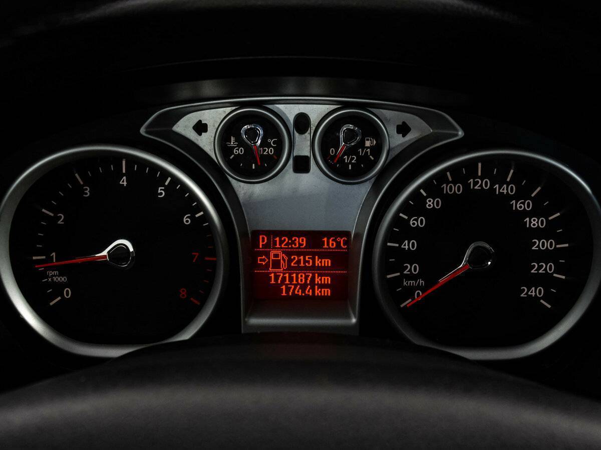 Ford Focus с пробегом — 2010 год. Фото: #10