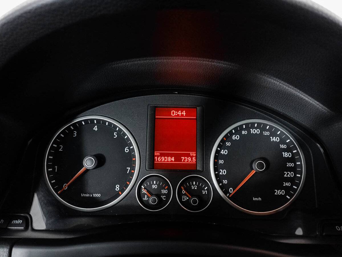 Volkswagen Tiguan с пробегом — 2008 год. Фото: #12