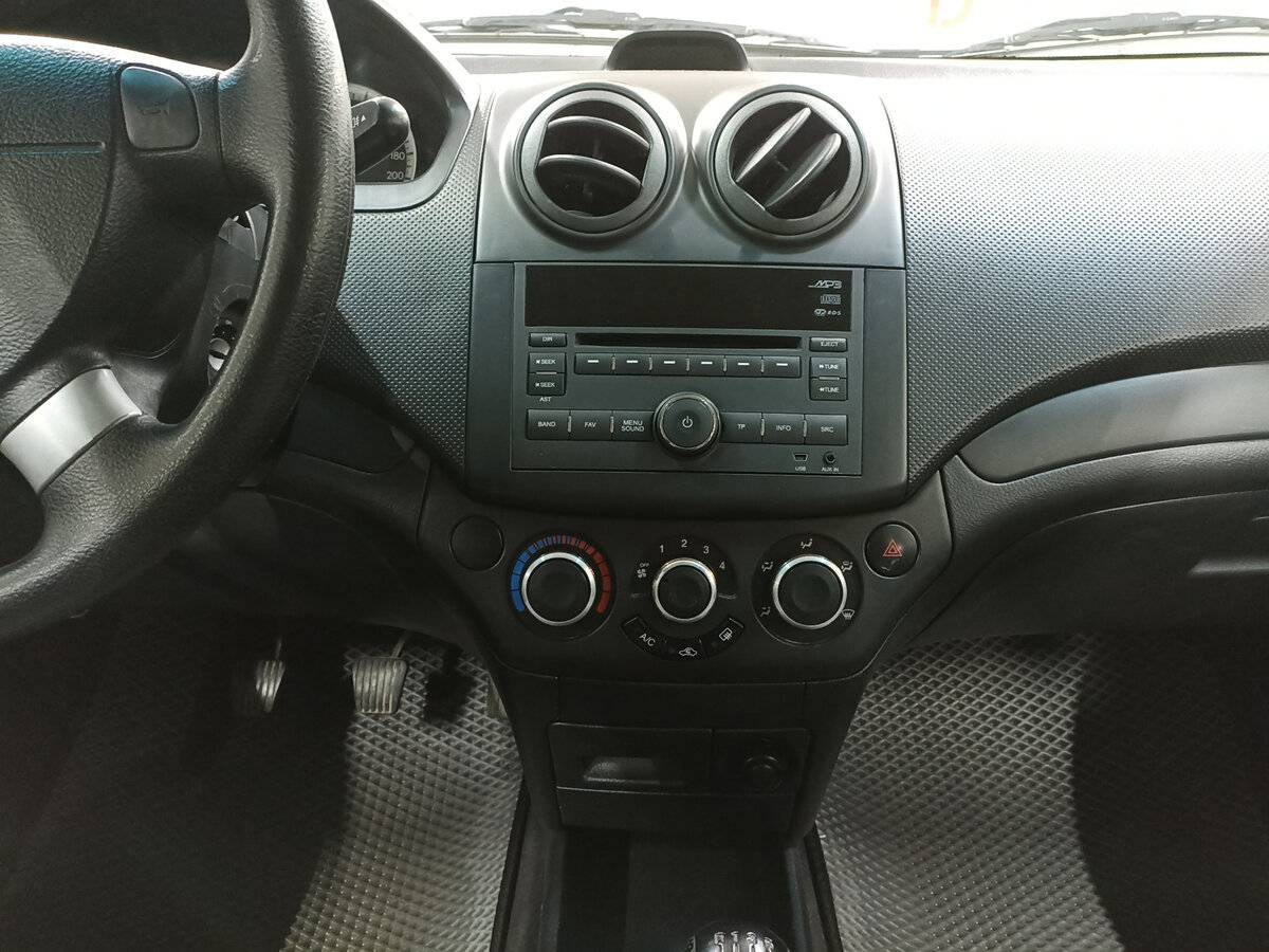 Chevrolet Aveo с пробегом — 2011 год. Фото: #14