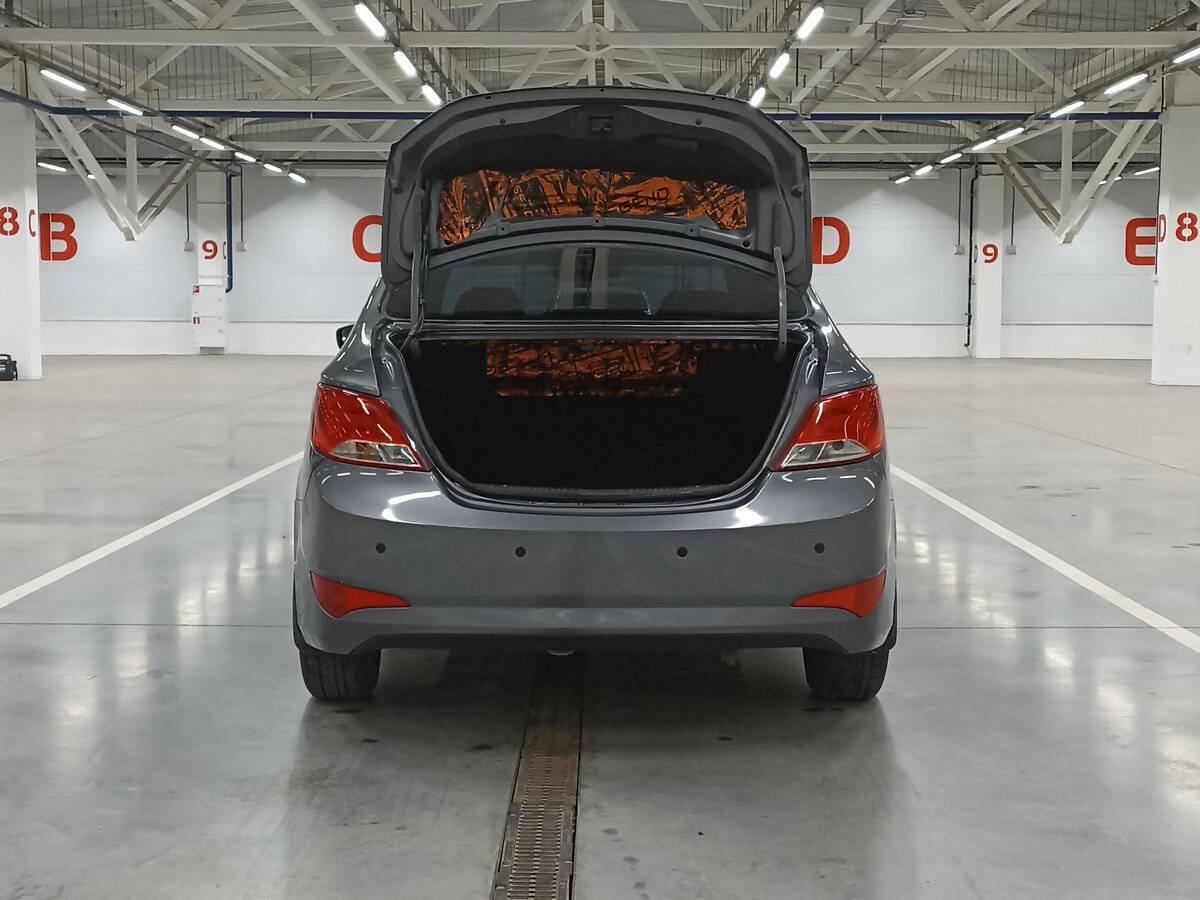 Hyundai Solaris с пробегом — 2015 год. Фото: #9