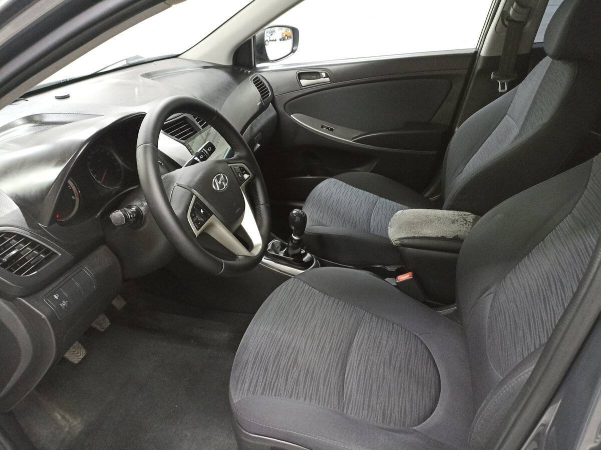 Hyundai Solaris с пробегом — 2015 год. Фото: #15