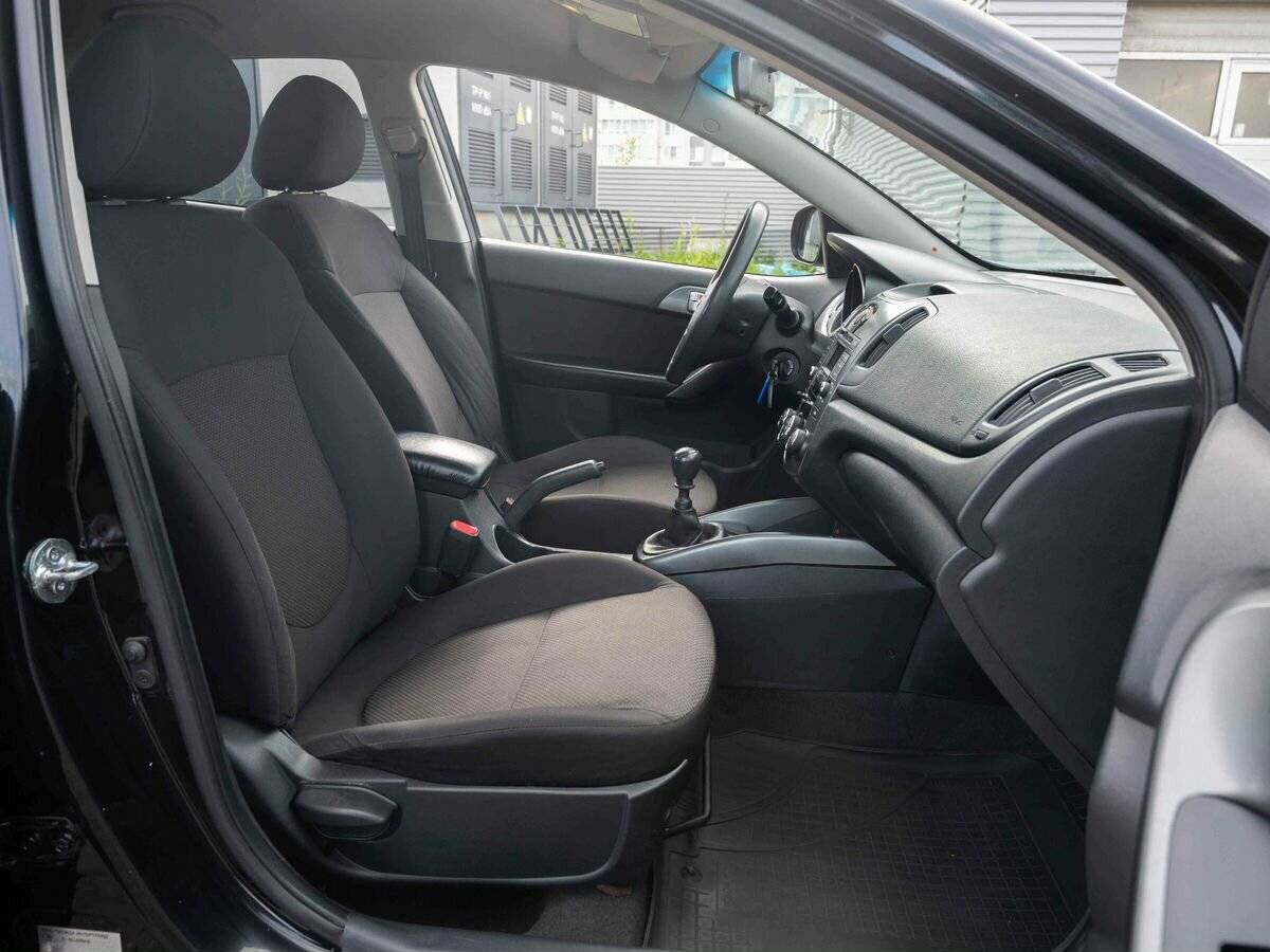 Kia Cerato с пробегом — 2012 год. Фото: #11