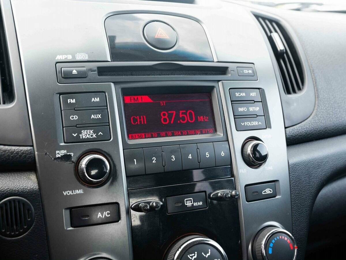 Kia Cerato с пробегом — 2012 год. Фото: #16