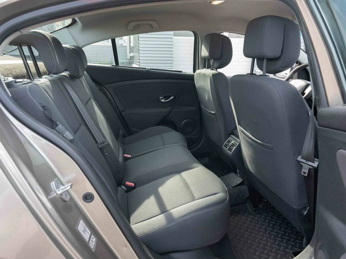 Renault Fluence с пробегом — 2010 год. Фото: #9