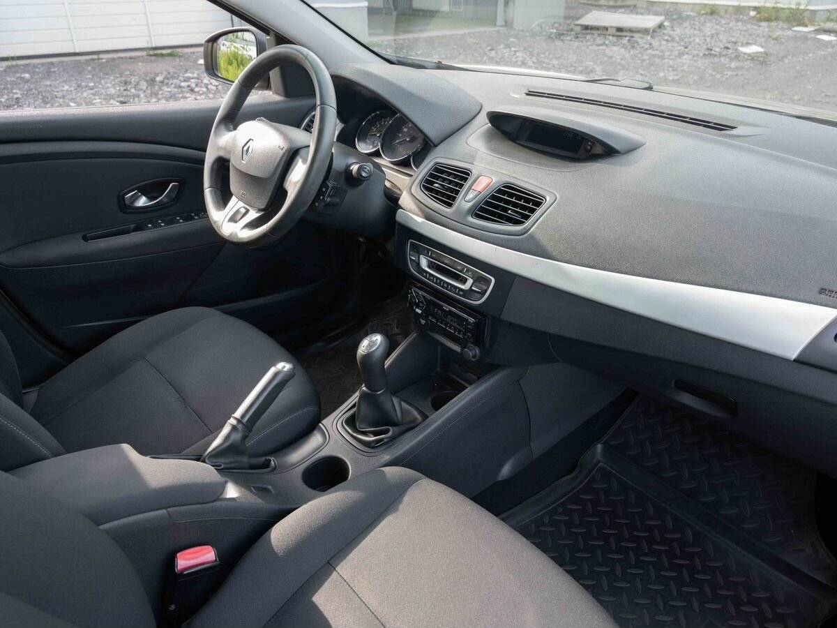 Renault Fluence с пробегом — 2010 год. Фото: #10