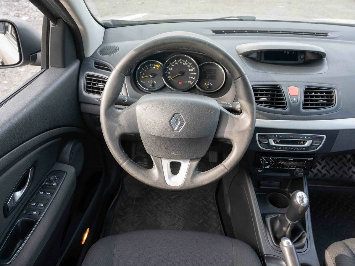 Renault Fluence с пробегом — 2010 год. Фото: #13