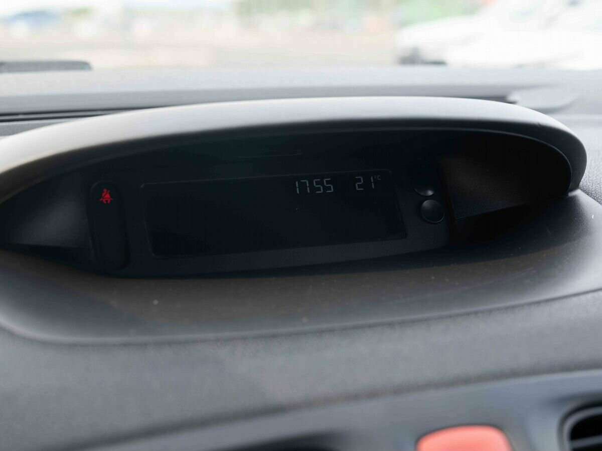 Renault Fluence с пробегом — 2010 год. Фото: #16