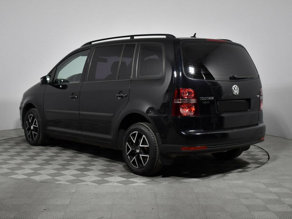 Volkswagen Touran с пробегом — 2010 год. Фото: #6