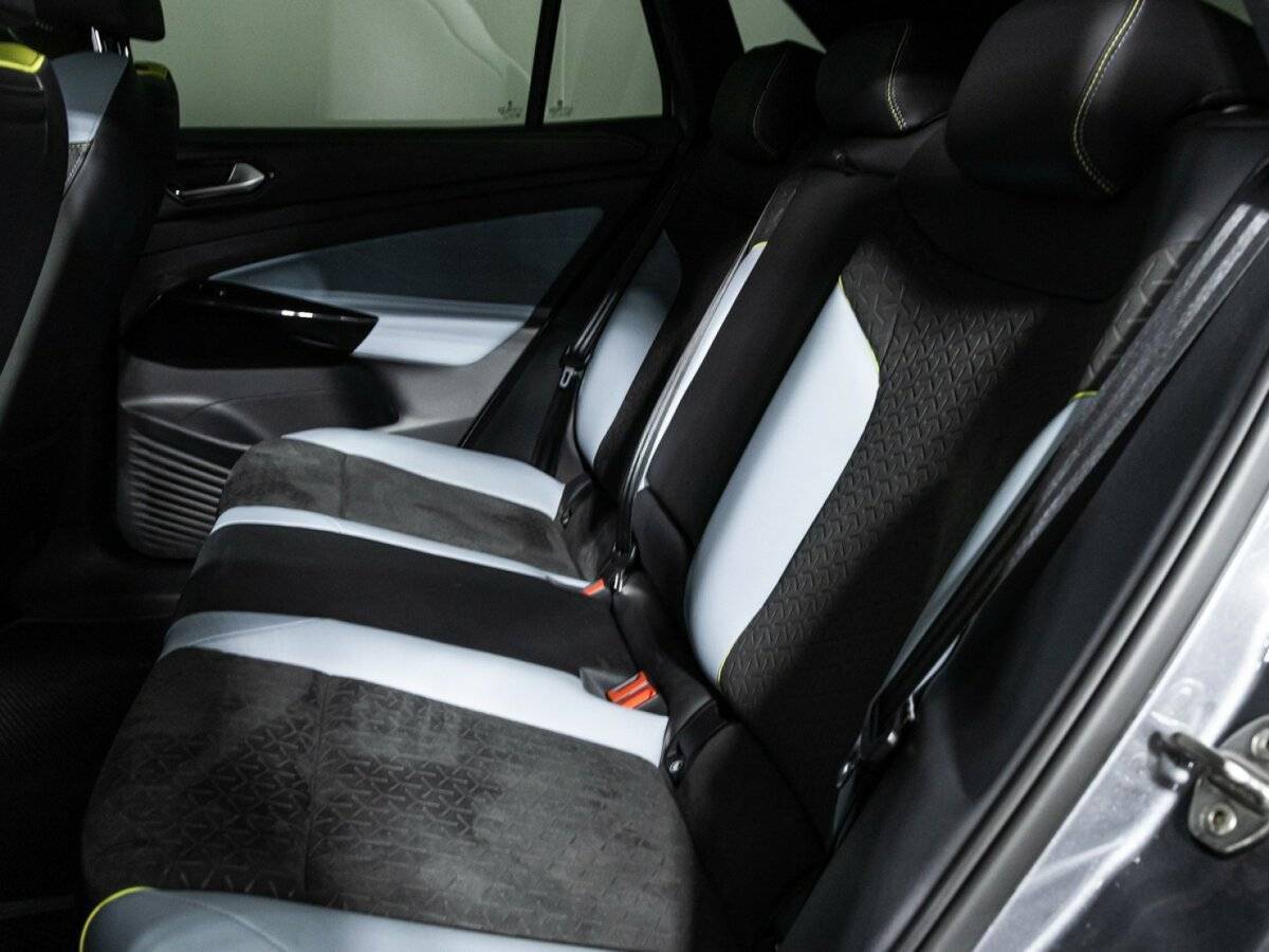 Volkswagen ID.4 с пробегом — 2021 год. Фото: #9