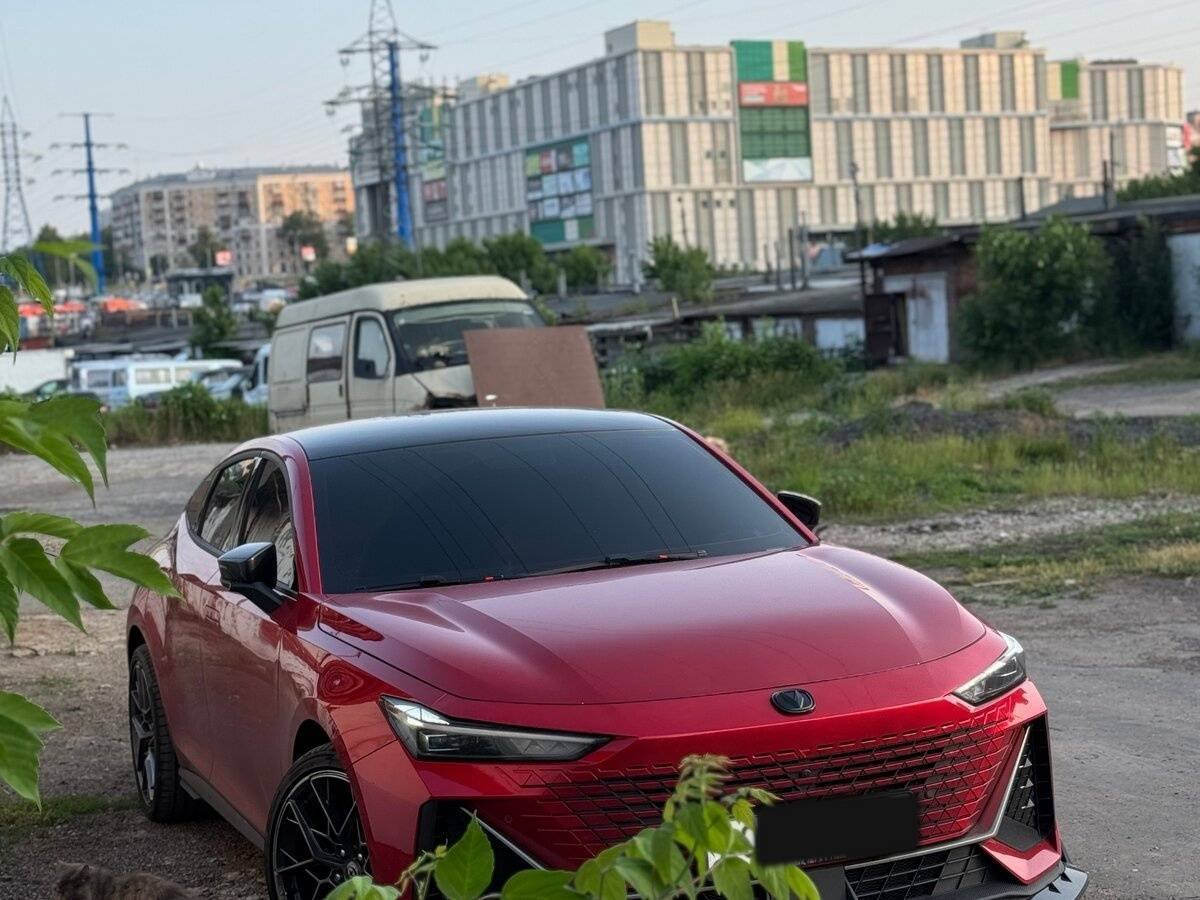 Changan UNI-V с пробегом — 2022 год. Фото: #1