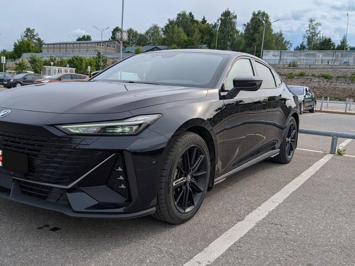 Changan UNI-V с пробегом — 2024 год. Фото: #1