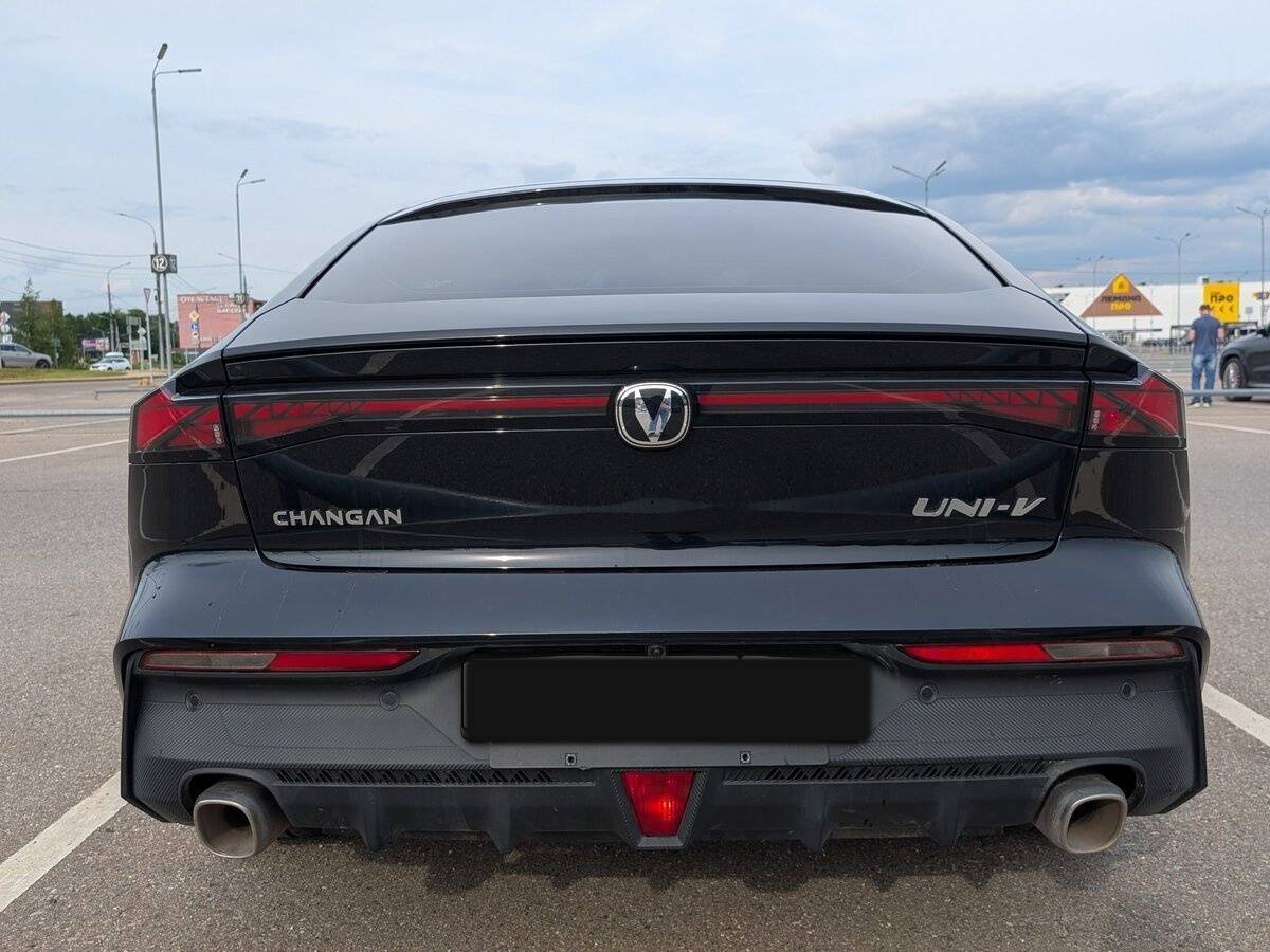 Changan UNI-V с пробегом — 2024 год. Фото: #3