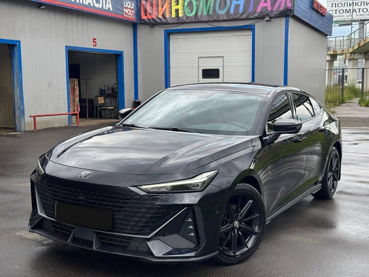 Changan UNI-V с пробегом — 2023 год. Фото: #1