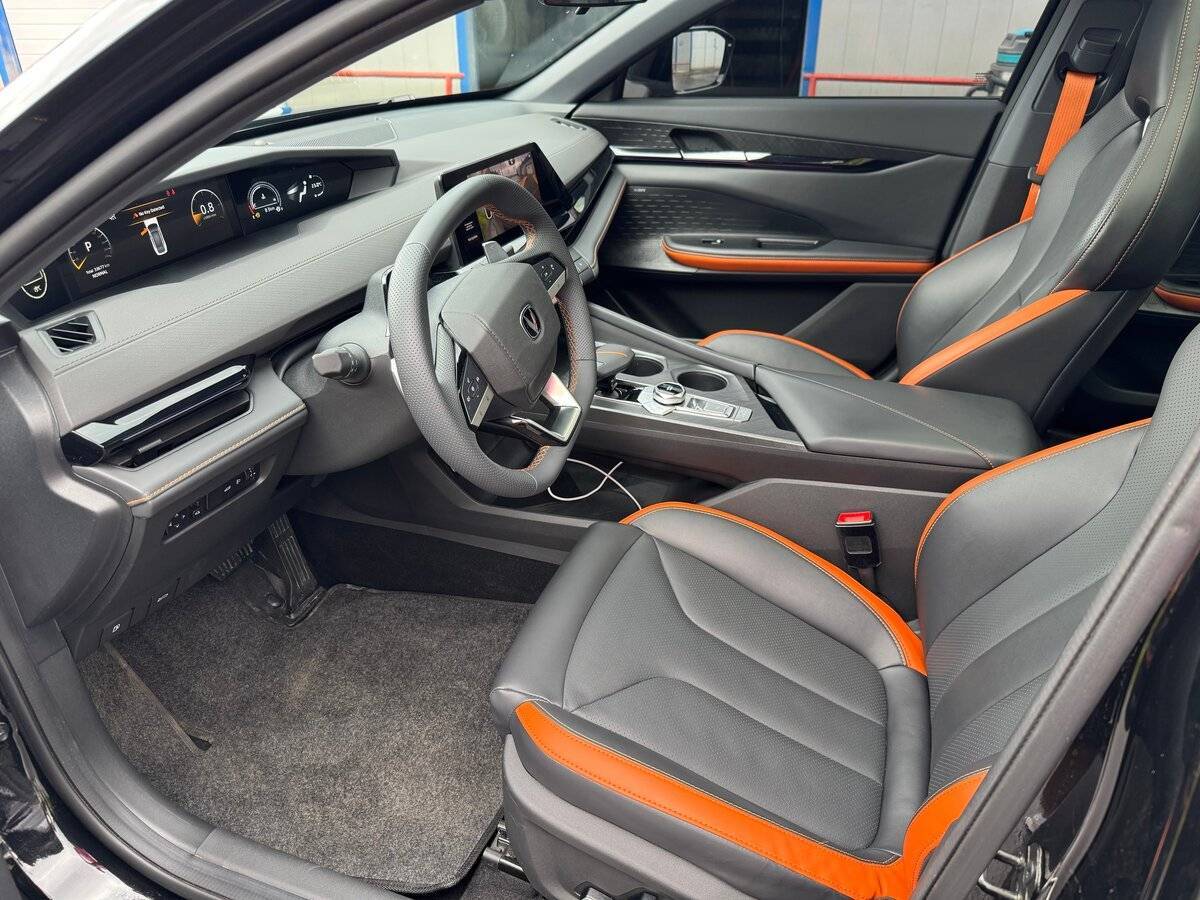 Changan UNI-V с пробегом — 2023 год. Фото: #6