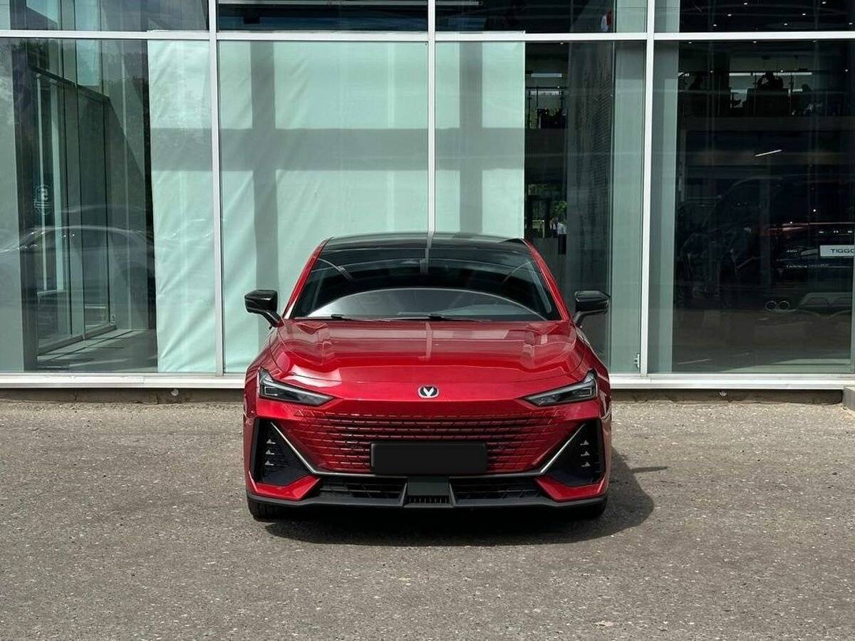 Changan UNI-V с пробегом — 2024 год. Фото: #1