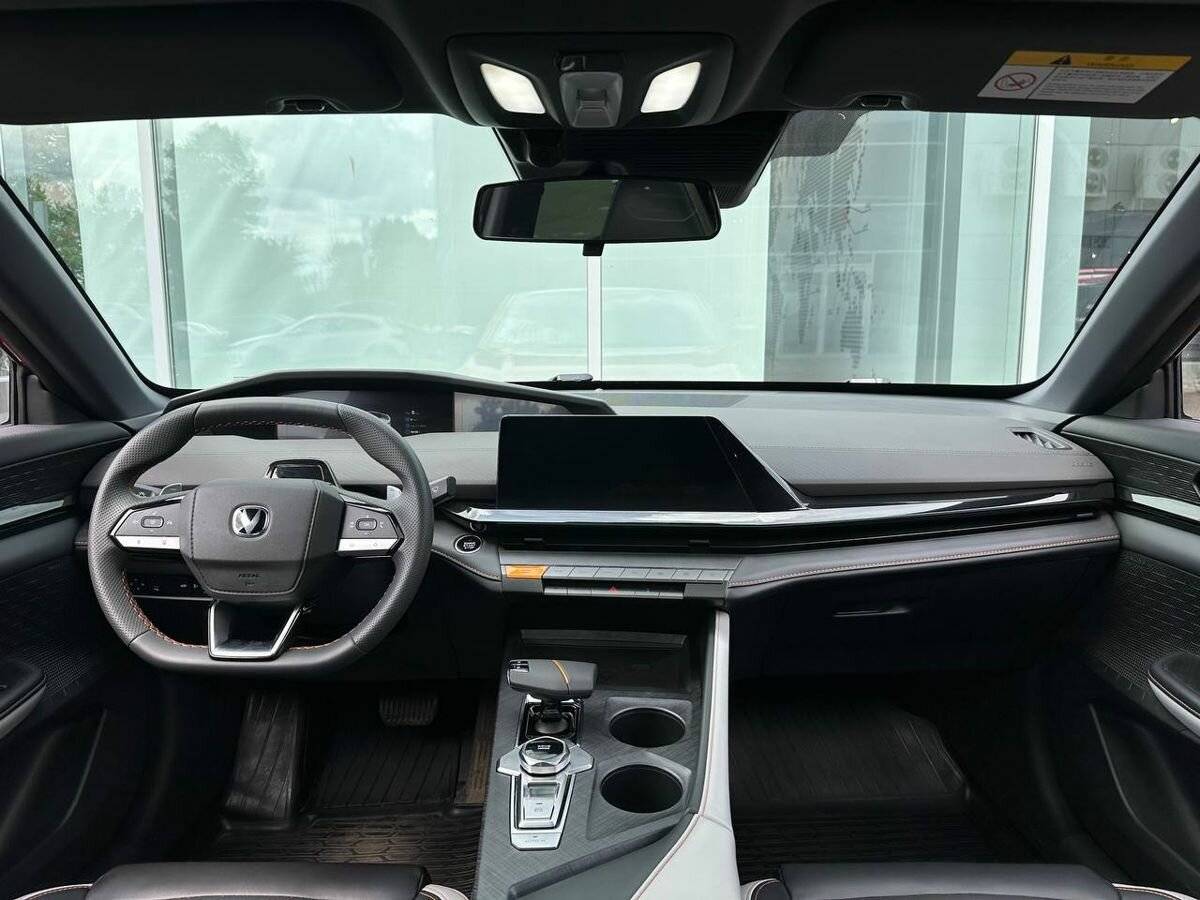 Changan UNI-V с пробегом — 2024 год. Фото: #10