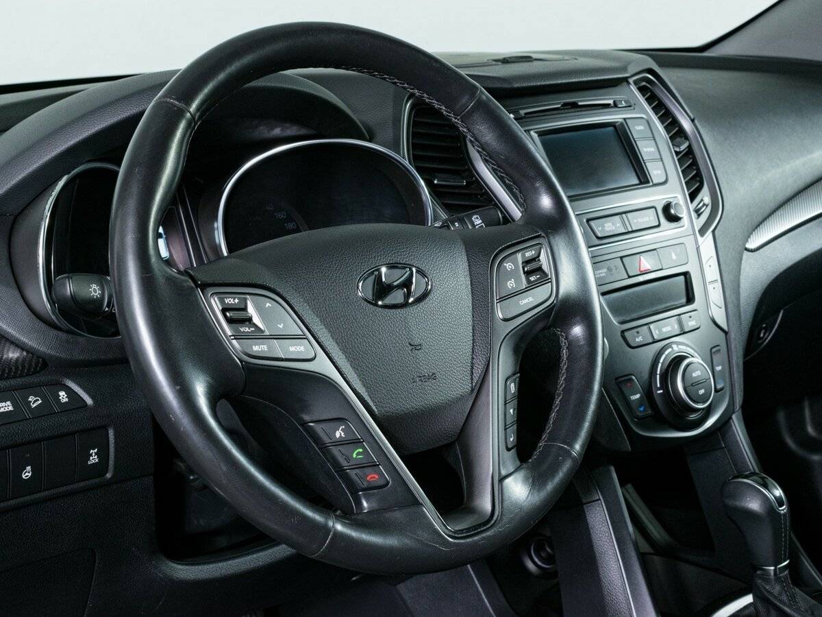Hyundai Santa Fe с пробегом — 2016 год. Фото: #13