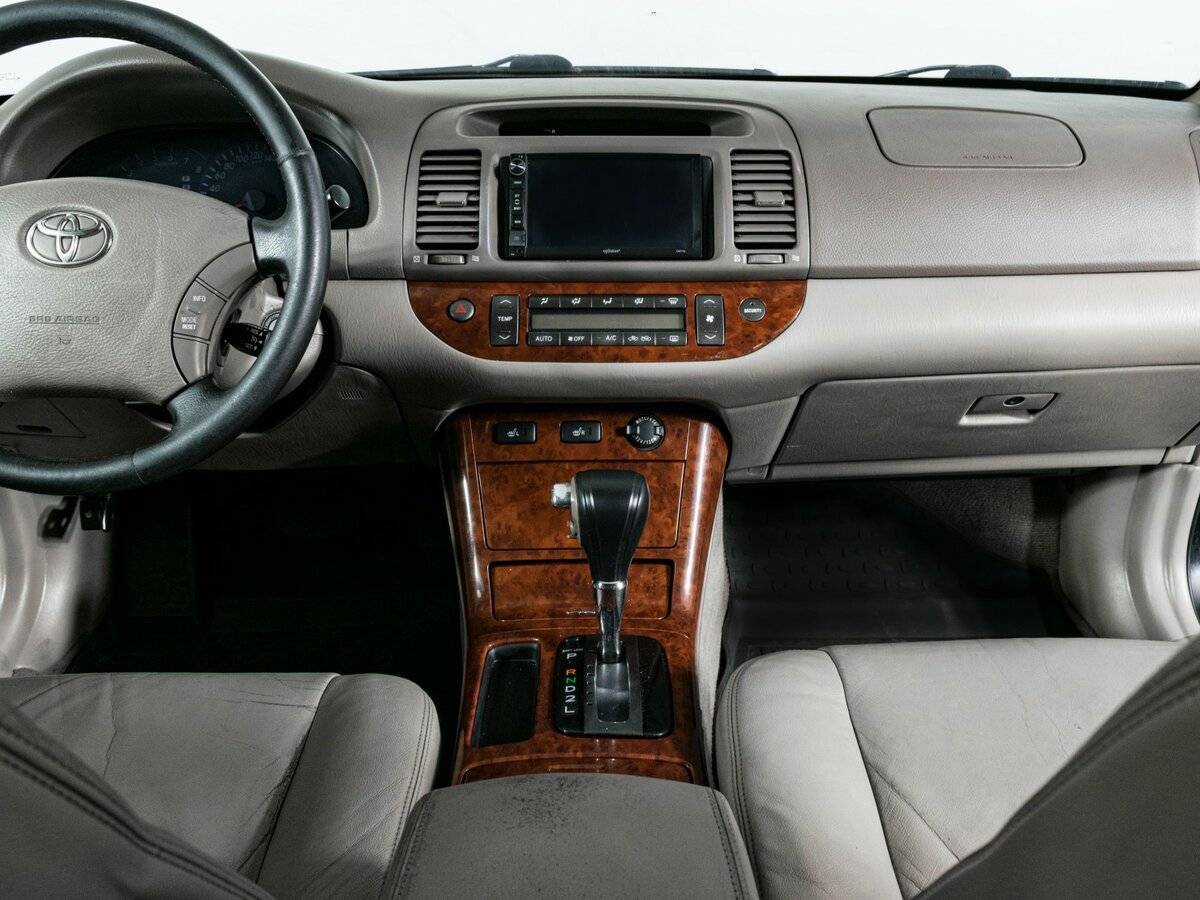 Toyota Camry с пробегом — 2005 год. Фото: #7