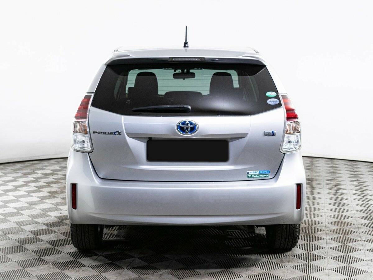 Toyota Prius Alpha с пробегом — 2017 год. Фото: #5