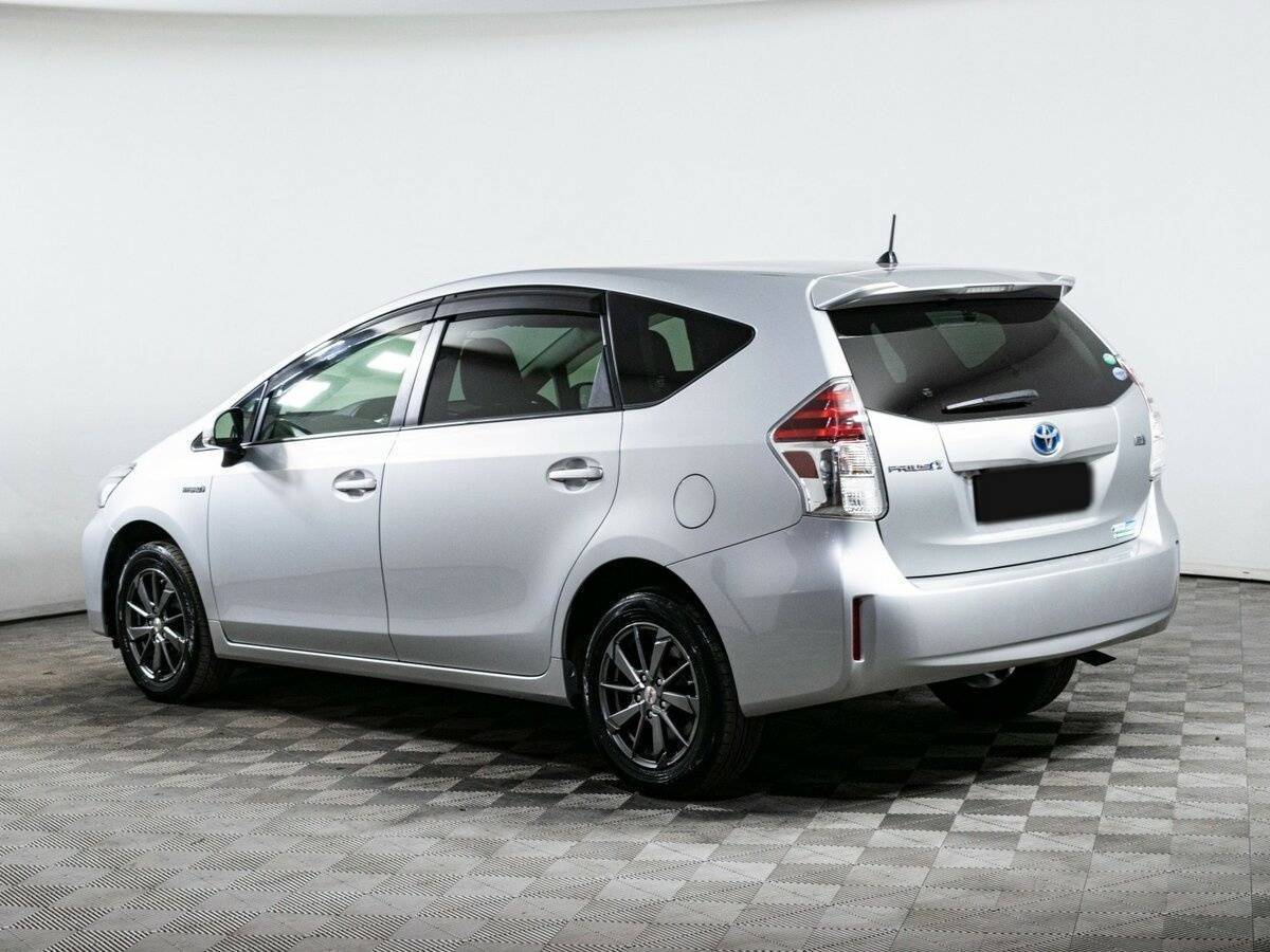 Toyota Prius Alpha с пробегом — 2017 год. Фото: #6