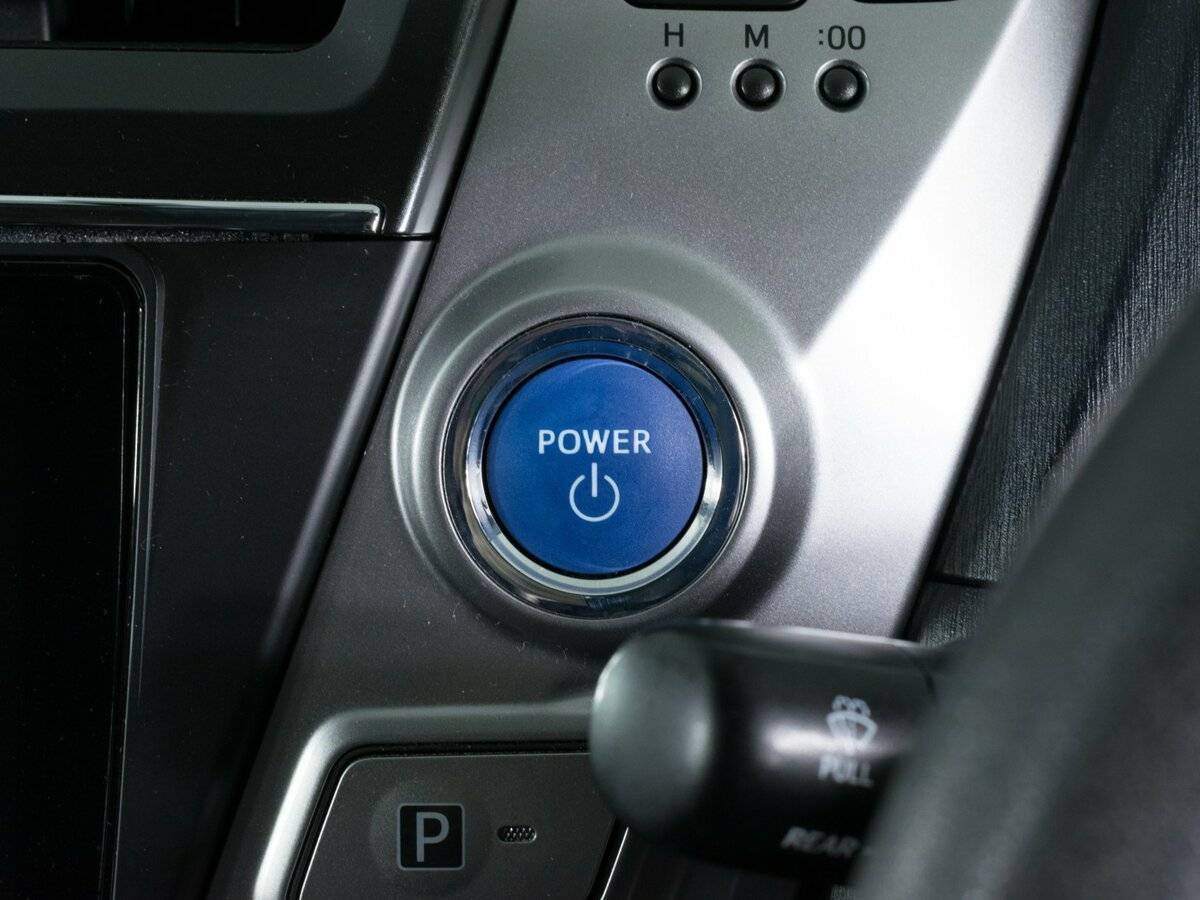 Toyota Prius Alpha с пробегом — 2017 год. Фото: #14