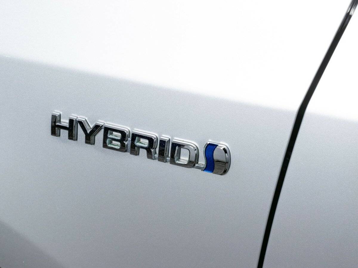 Toyota Prius Alpha с пробегом — 2017 год. Фото: #17