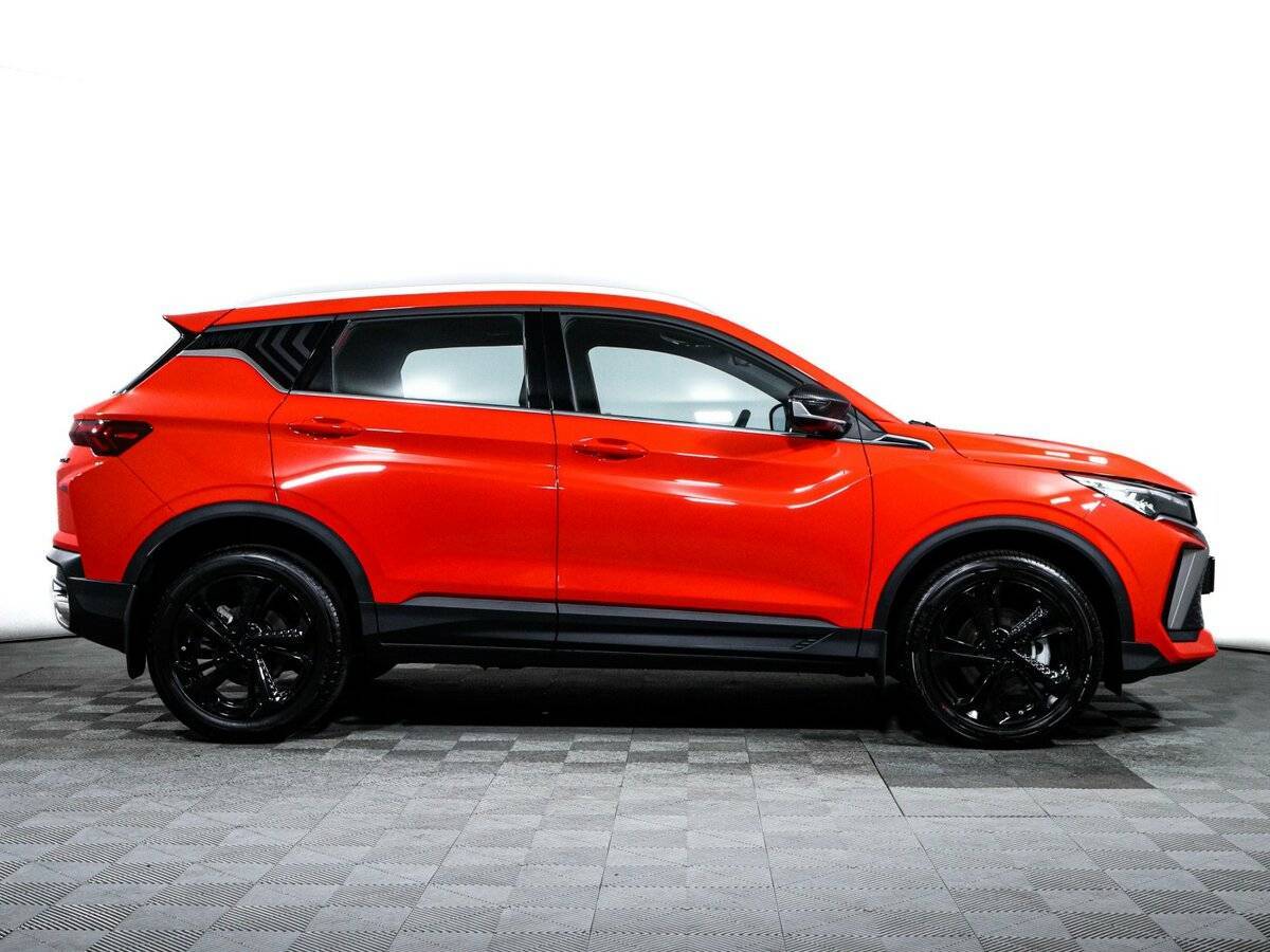 Geely Coolray с пробегом — 2024 год. Фото: #3