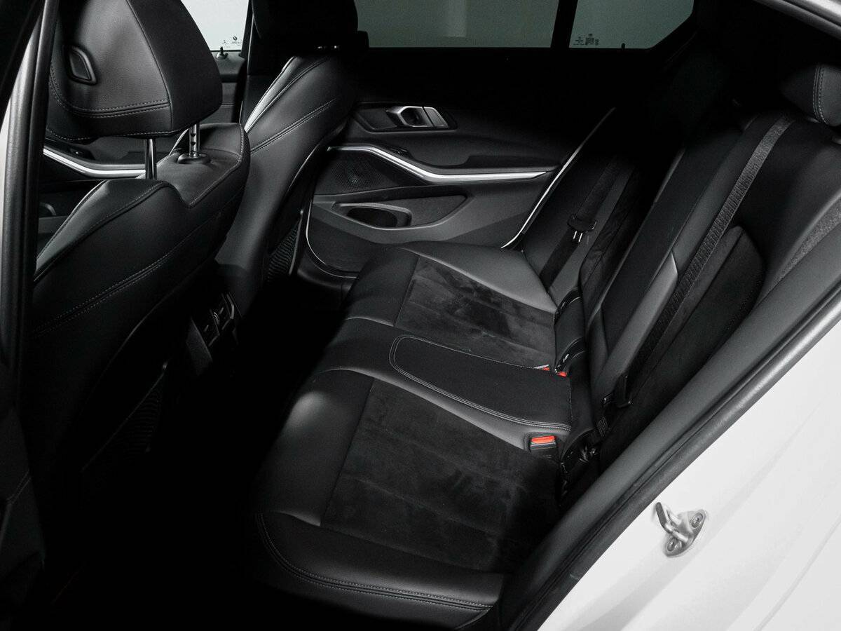 BMW 3 серии с пробегом — 2020 год. Фото: #9