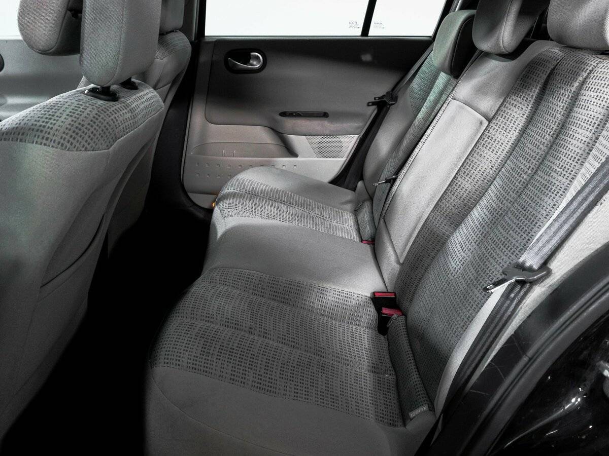 Renault Megane с пробегом — 2006 год. Фото: #9