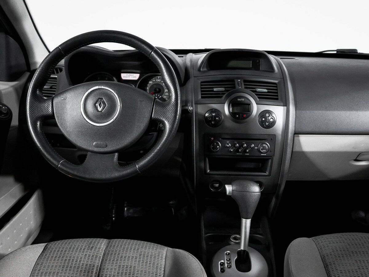 Renault Megane с пробегом — 2006 год. Фото: #11