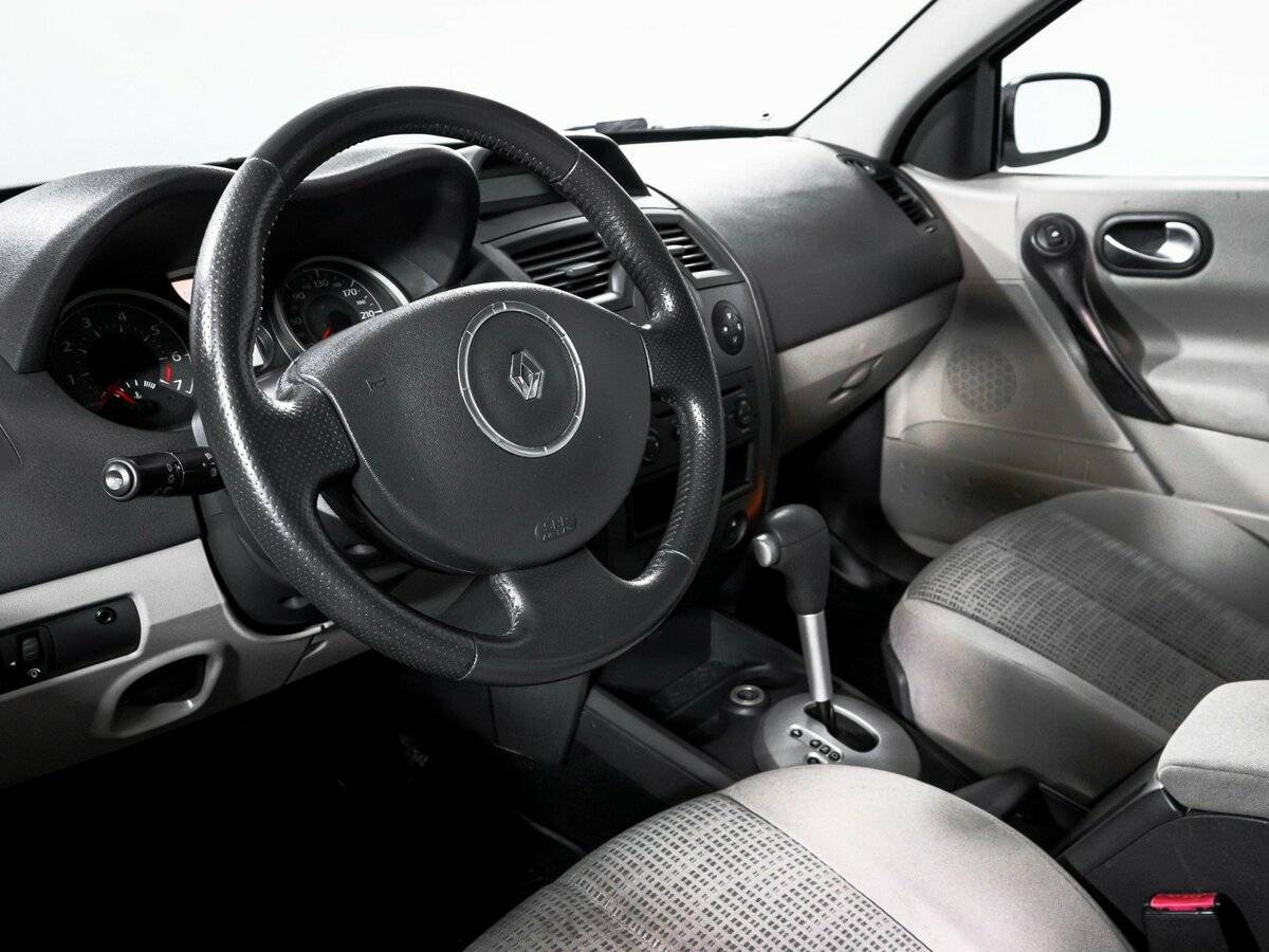 Renault Megane с пробегом — 2006 год. Фото: #13