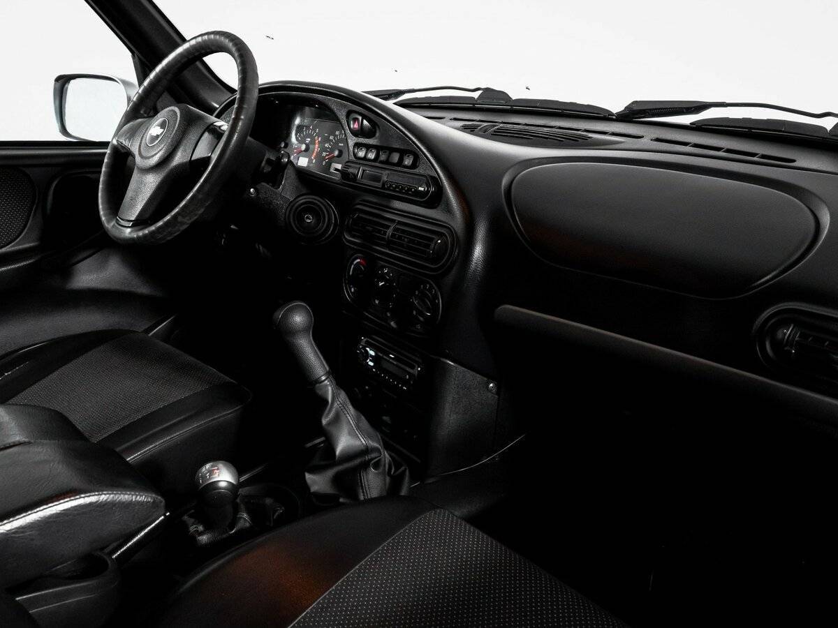 Chevrolet Niva с пробегом — 2010 год. Фото: #8