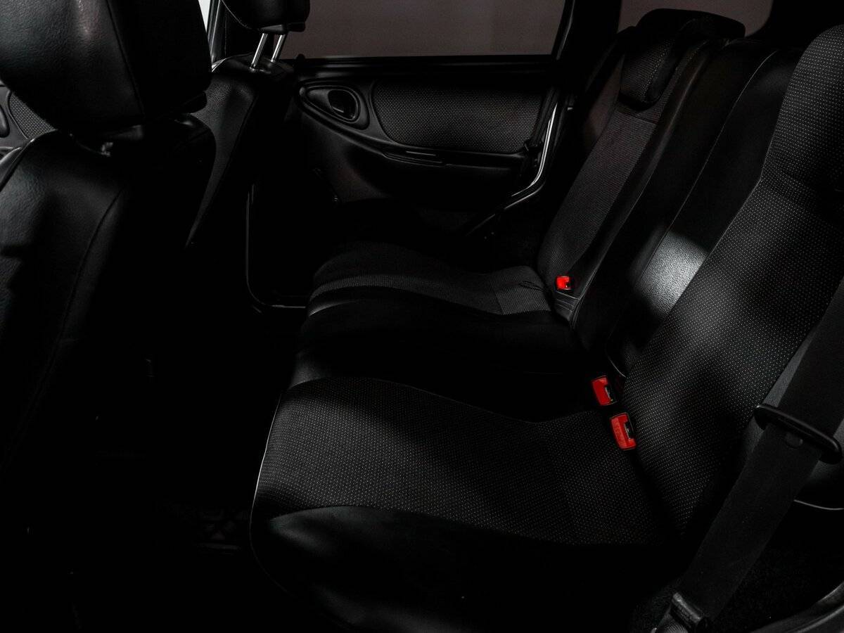 Chevrolet Niva с пробегом — 2010 год. Фото: #9