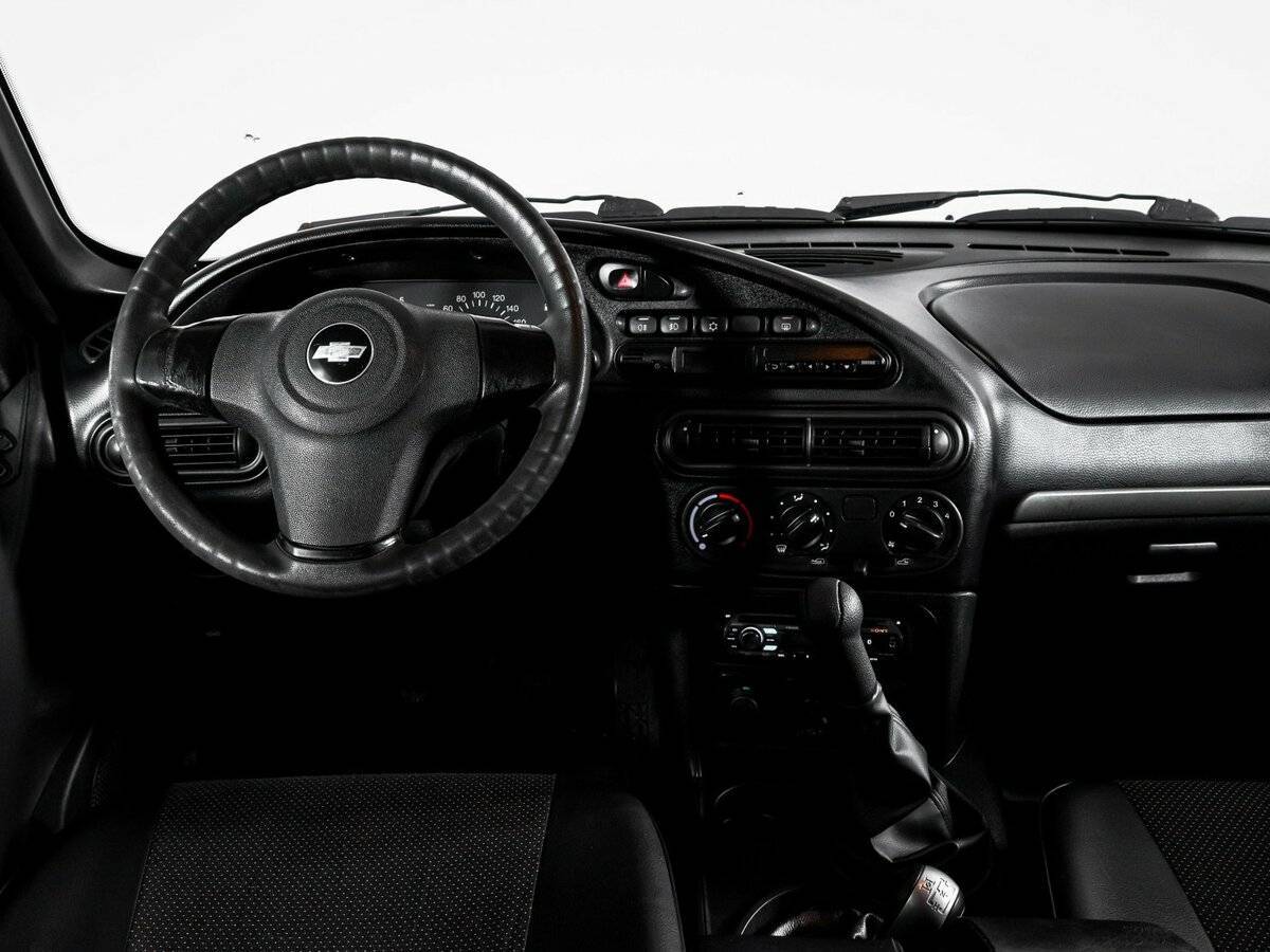 Chevrolet Niva с пробегом — 2010 год. Фото: #11
