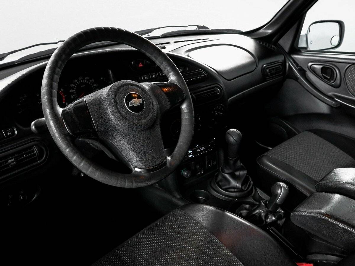 Chevrolet Niva с пробегом — 2010 год. Фото: #13