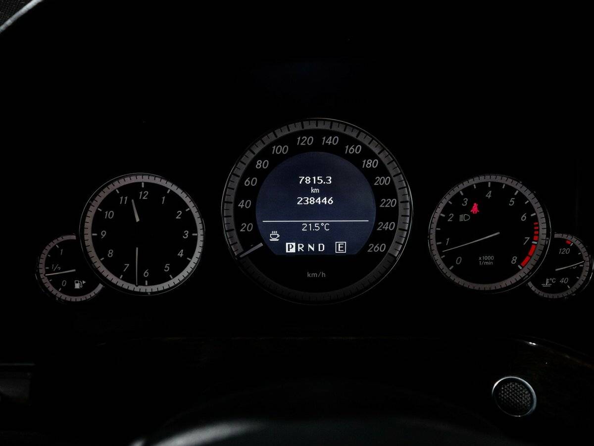 Mercedes-Benz E-Класс с пробегом — 2010 год. Фото: #10