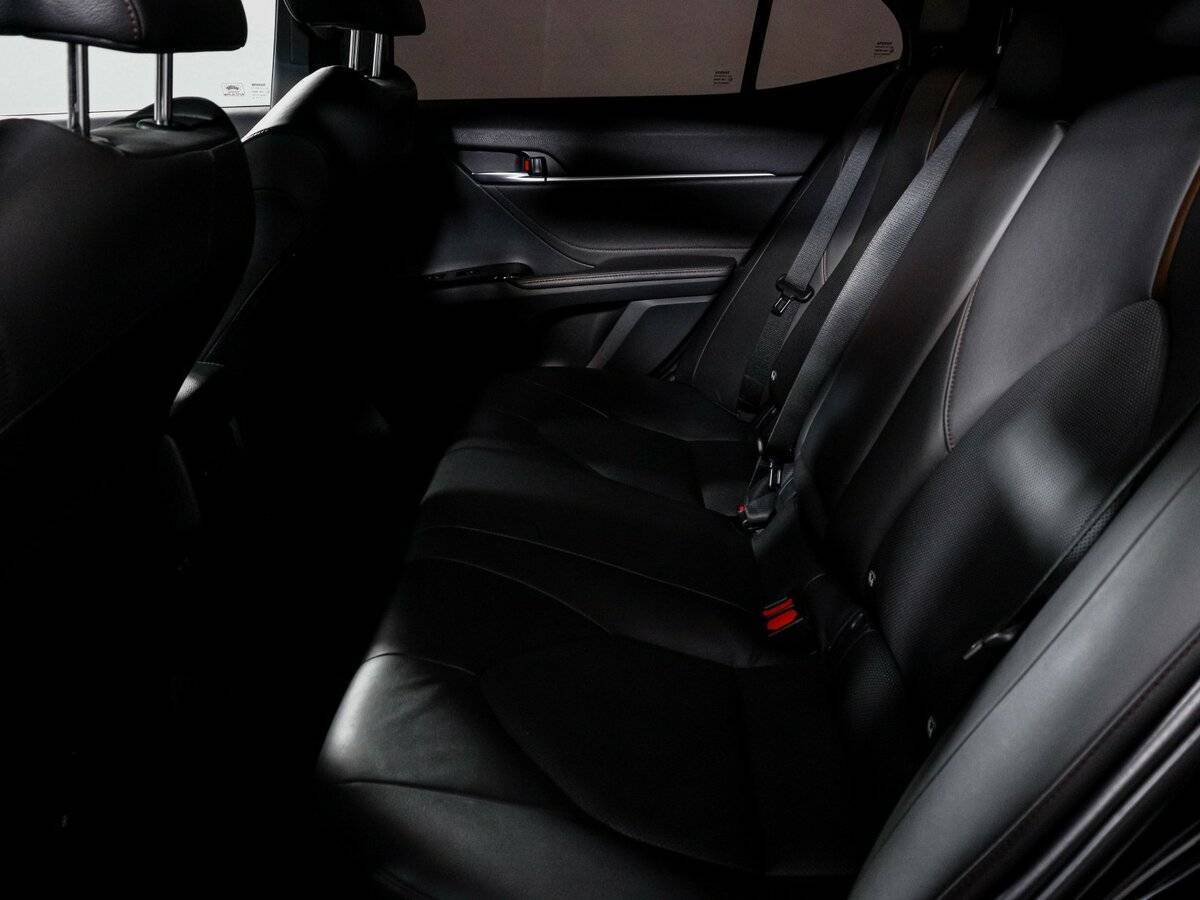 Toyota Camry с пробегом — 2018 год. Фото: #9