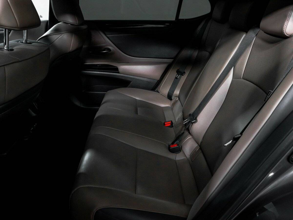 Lexus ES с пробегом — 2021 год. Фото: #9