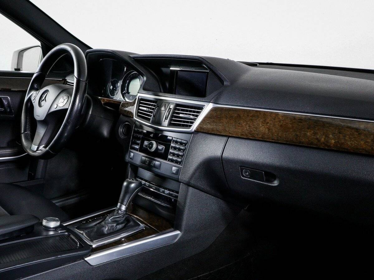 Mercedes-Benz E-Класс с пробегом — 2011 год. Фото: #8