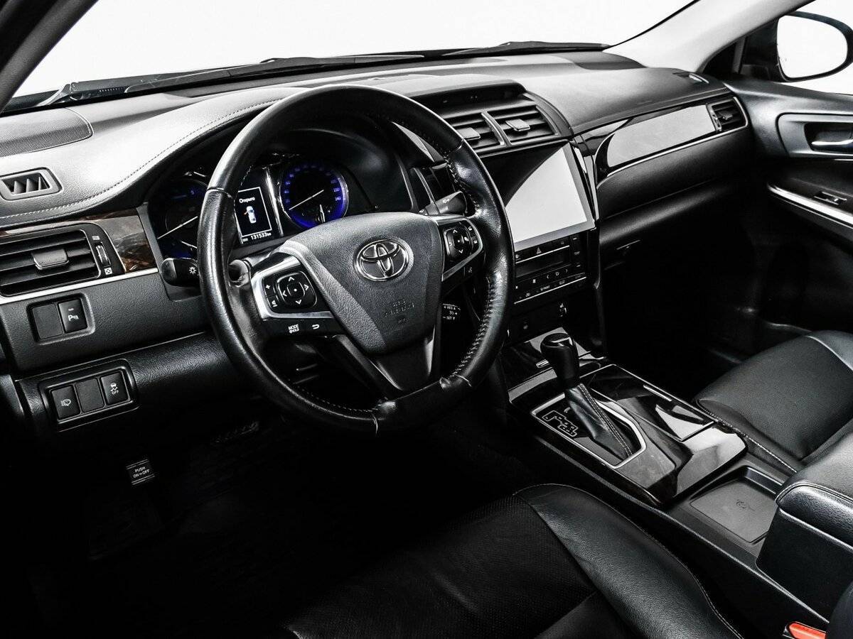 Toyota Camry с пробегом — 2017 год. Фото: #12